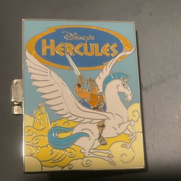 Hercules Pop Up Book Pin - Disney - Picture 1 of 3
